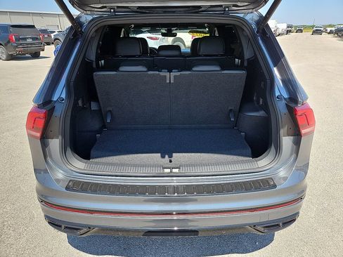 Used 2024 Volkswagen Tiguan SE R-Line w/ MDO Package, Three-Row FWD image 14