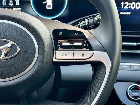 Used 2023 Hyundai Elantra Limited image 12