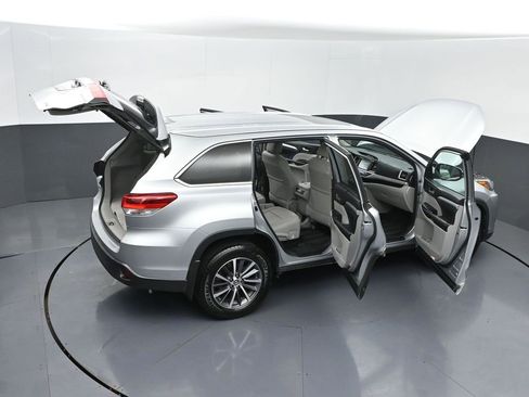 Certified 2018 Toyota Highlander XLE image 51
