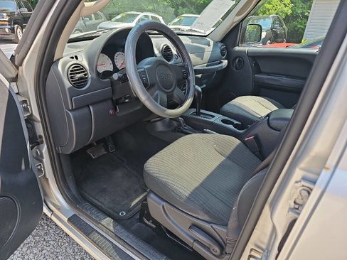 Used 2004 Jeep Liberty Sport w/ PWR Convenience Group AWD/4WD image 13