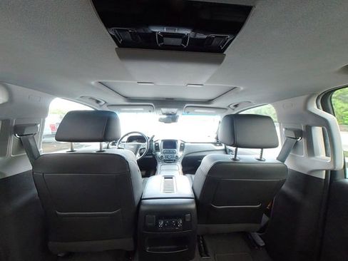 Used 2020 Chevrolet Suburban Premier AWD/4WD image 32