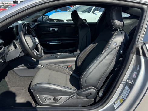 Used 2024 Ford Mustang image 9