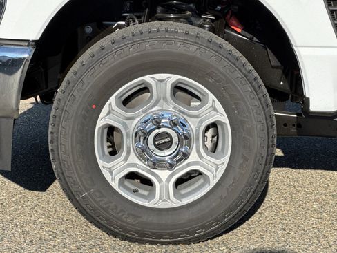 New 2026 Ford F350 XLT w/ 360-Degree Camera Package image 28