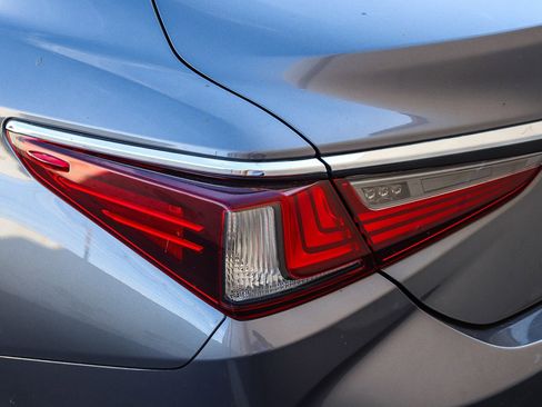 Used 2021 Lexus ES 350 w/ Premium Package image 10