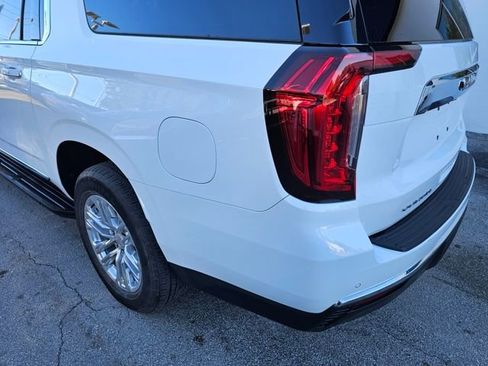 Used 2023 GMC Yukon XL SLT w/ SLT Luxury Package image 15