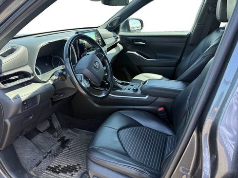Used 2021 Toyota Highlander XSE AWD/4WD image 9