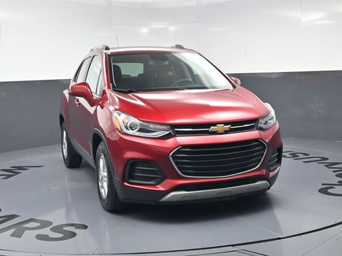 Used 2020 Chevrolet Trax LT w/ Driver Confidence Package image 3
