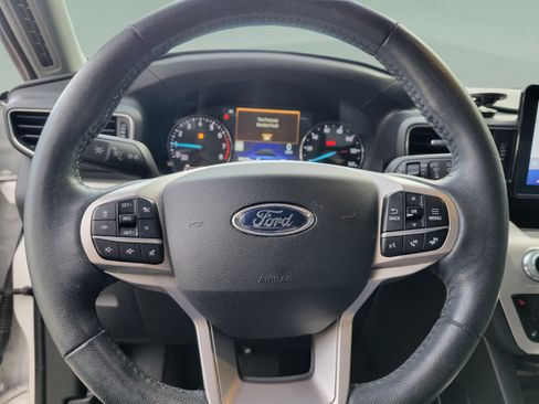 Used 2021 Ford Explorer XLT w/ Equipment Group 202A RWD image 19