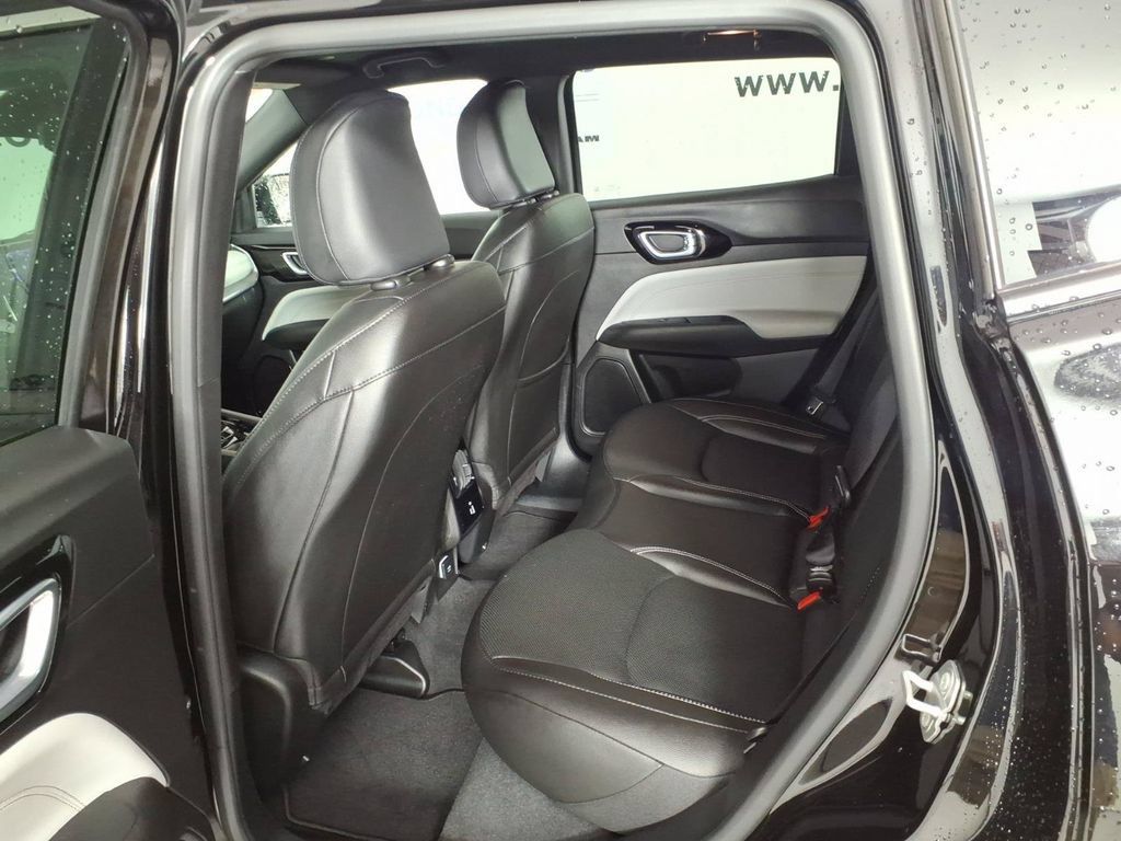 Used 2025 Jeep Compass Limited w/ Elite Group AWD/4WD image 9