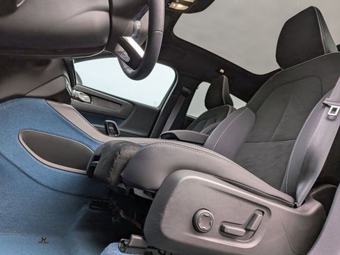 Used 2022 Volvo C40 P8 Recharge Ultimate image 14