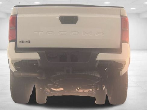 Used 2025 Toyota Tacoma TRD Off-Road image 7
