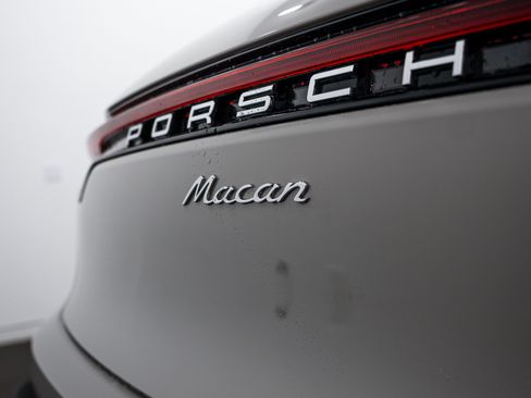 Certified 2026 Porsche Macan AWD/4WD image 27