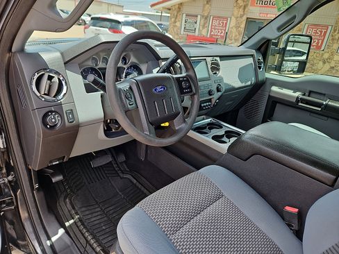 Used 2015 Ford F250 XLT w/ XLT Premium Package AWD/4WD image 13