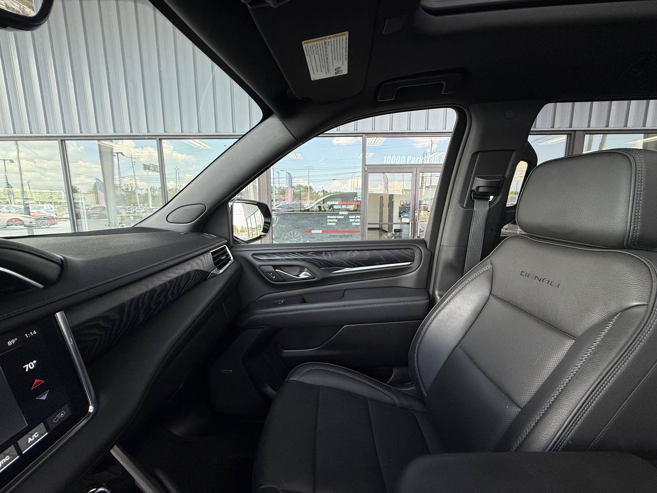 Used 2024 GMC Yukon Denali w/ Advanced Technology Package AWD/4WD image 28