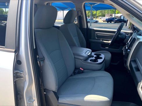Used 2015 RAM 1500 Classic SLT RWD image 9