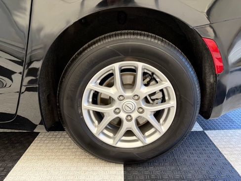Used 2025 Chrysler Pacifica Select FWD image 11