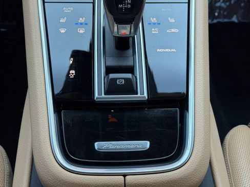 Used 2021 Porsche Panamera 4 image 35