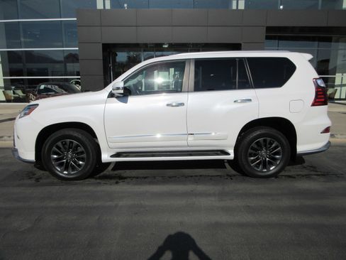 Used 2017 Lexus GX 460 Premium AWD/4WD image 3