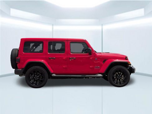 Used 2025 Jeep Wrangler Unlimited Sahara AWD/4WD image 7