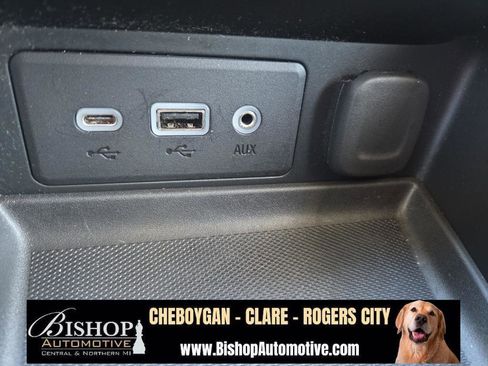 Used 2023 GMC Terrain SLE w/ Driver Convenience Package image 14