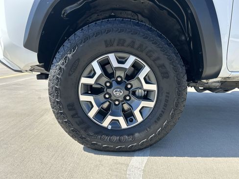 Used 2023 Toyota Tacoma TRD Off-Road AWD/4WD image 18