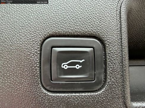 Used 2018 GMC Terrain Denali w/ Advanced Safety Package AWD/4WD image 11