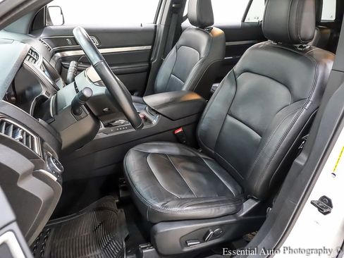 Used 2018 Ford Explorer XLT w/ Equipment Group 202A image 13