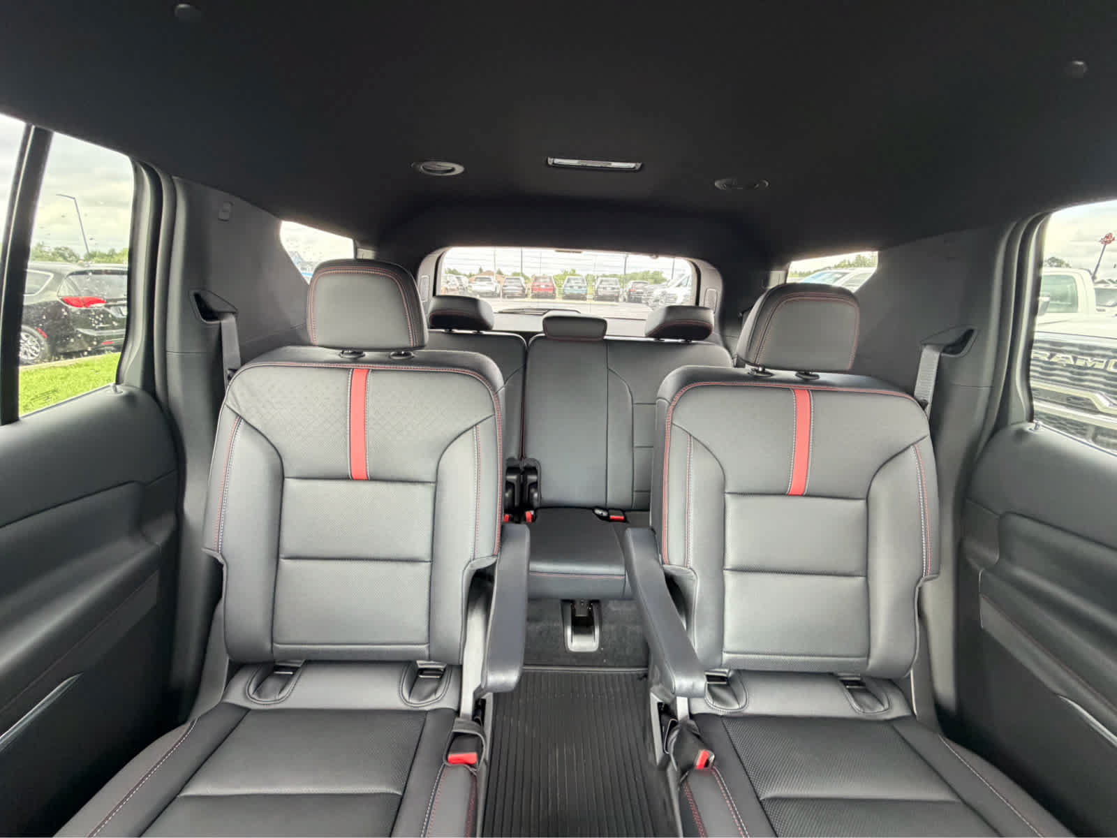 New 2026 Chevrolet Traverse RS w/ LPO, Floor Liner Package FWD image 17