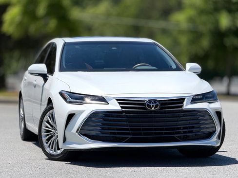 Used 2020 Toyota Avalon Limited w/ Advanced Safety Package FWD image 4