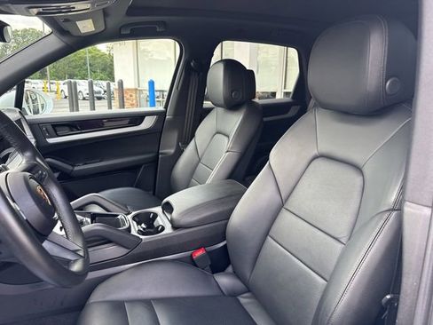 Used 2024 Porsche Cayenne image 9