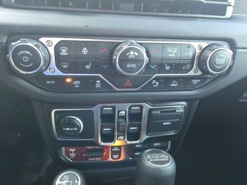 Used 2025 Jeep Wrangler Unlimited Rubicon 392 image 17