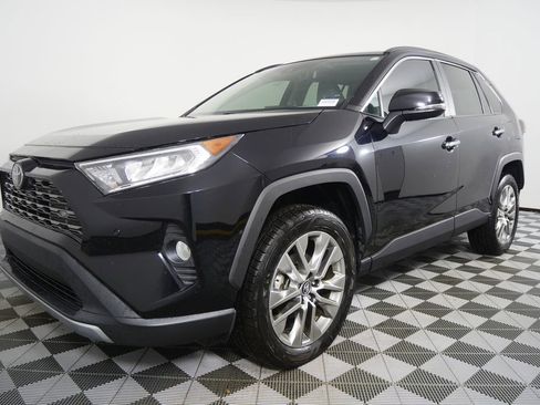 Used 2019 Toyota RAV4 Limited image 8