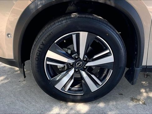 Used 2022 Nissan Rogue Platinum w/ Head-Up Display Package image 11