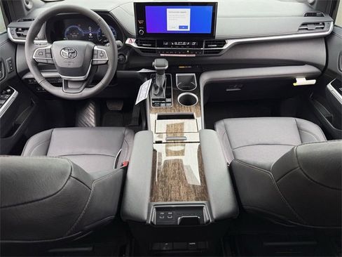 New 2026 Toyota Sienna Limited image 11