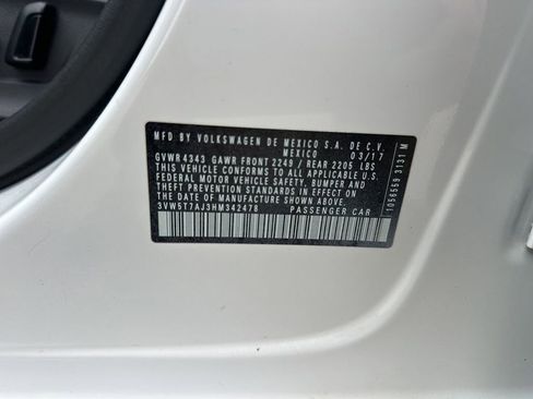 Used 2017 Volkswagen Jetta GLI FWD image 38