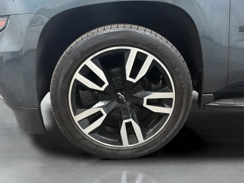 Used 2020 Chevrolet Suburban LT w/ RST Edition AWD/4WD image 28