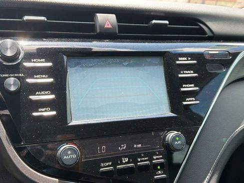 Certified 2018 Toyota Camry SE FWD image 30