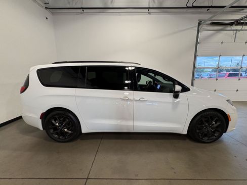 Used 2023 Chrysler Pacifica Touring-L w/ S Appearance Package FWD image 2