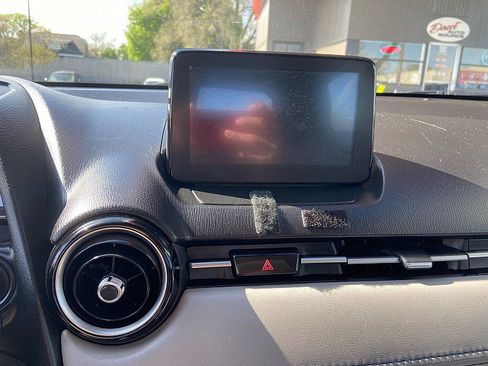 Used 2020 Toyota Yaris LE FWD image 14