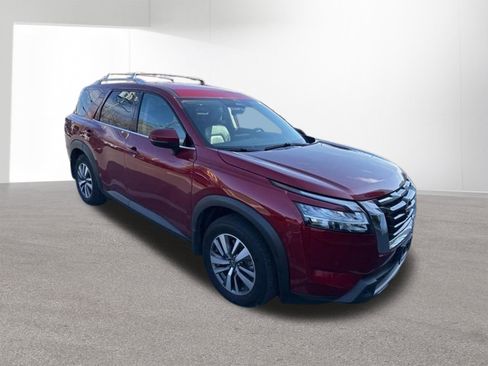 Used 2024 Nissan Pathfinder SL AWD/4WD image 4