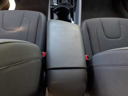 Certified 2025 Hyundai Elantra SEL image 17