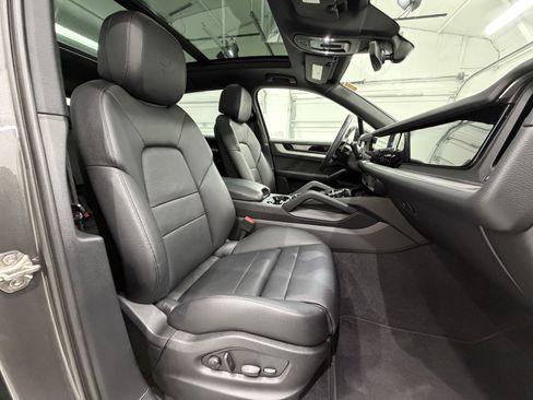 Certified 2025 Porsche Cayenne image 22