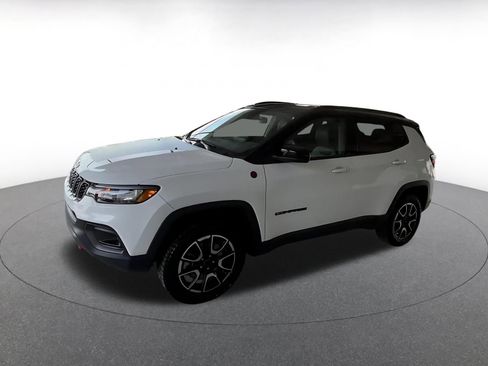 Used 2025 Jeep Compass Trailhawk AWD/4WD image 8