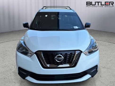 Used 2020 Nissan Kicks SR w/ SR Premium Package FWD image 9