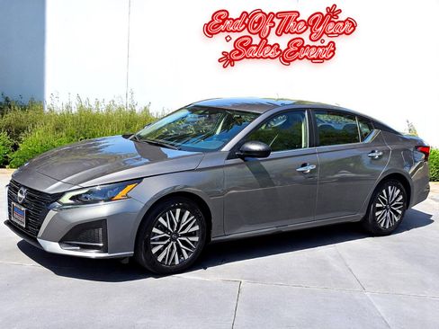 Used 2024 Nissan Altima 2.5 SV image 1
