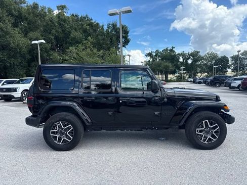Used 2026 Jeep Wrangler Unlimited Sahara AWD/4WD image 8