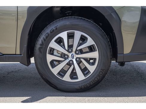 Used 2025 Subaru Outback Premium AWD/4WD image 9