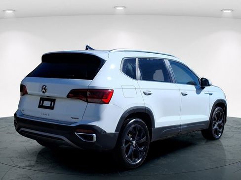 Used 2023 Volkswagen Taos SE image 3