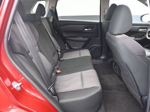 Used 2024 Nissan Rogue SV FWD image 11