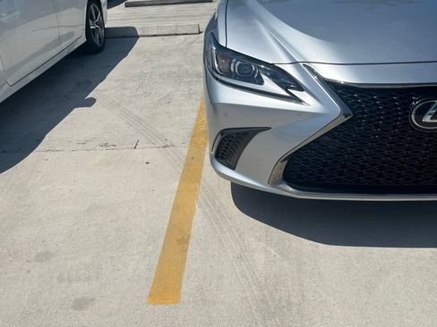 Used 2023 Lexus ES 350 F Sport w/ Accessory Package (Z2) FWD image 6
